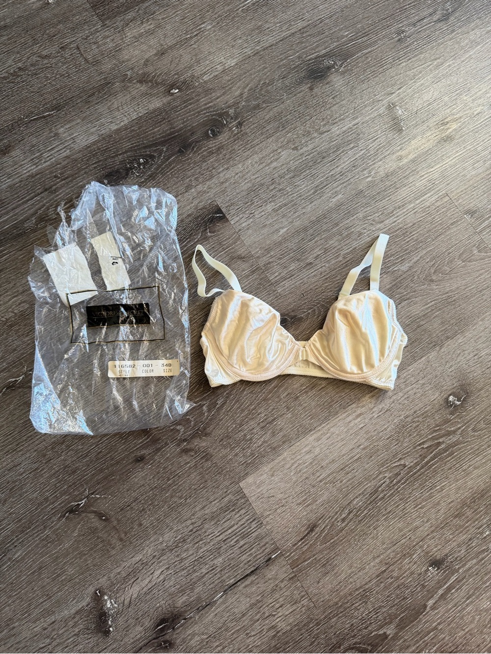 Victoria's Secret Vintage 1997 Cream Underwire Bra